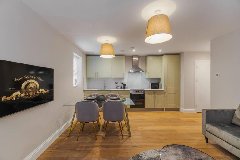 1Br Gem, Private Parking Apartment Windsor Ngoại thất bức ảnh